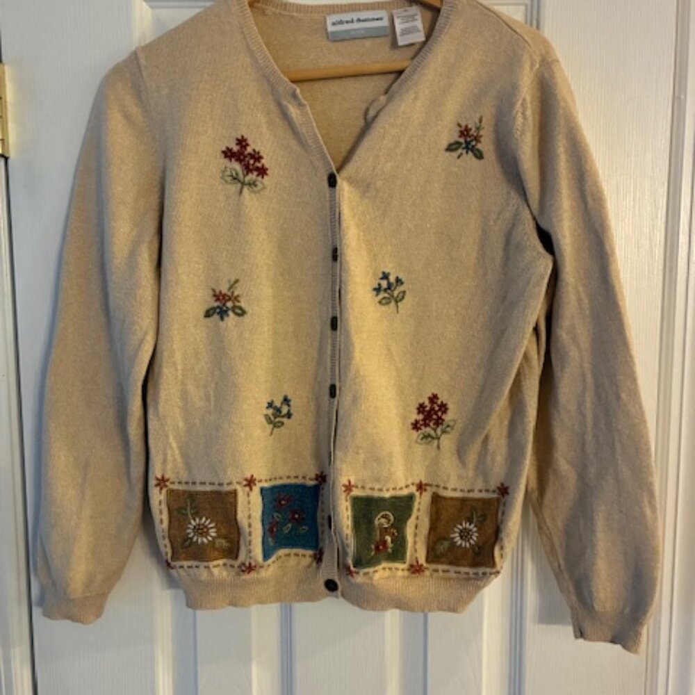 Women's Cardigan Patchwork Embroidered Flowers Beige Sweater Grannycore Sz LP